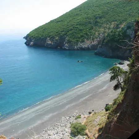 بيت ضيافة Frictories Station Of Residency Limniónas