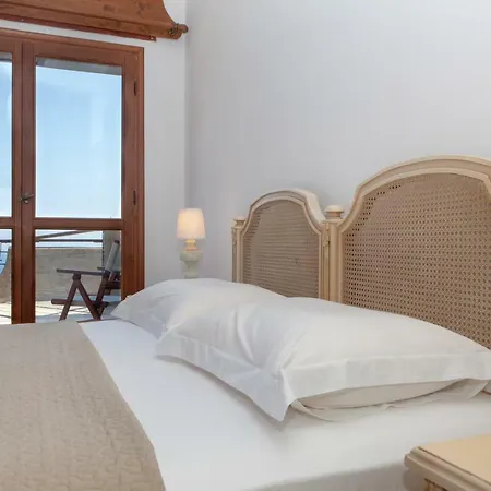 Frictories Station Of Residency Guest house Limnionas (Central Greece)